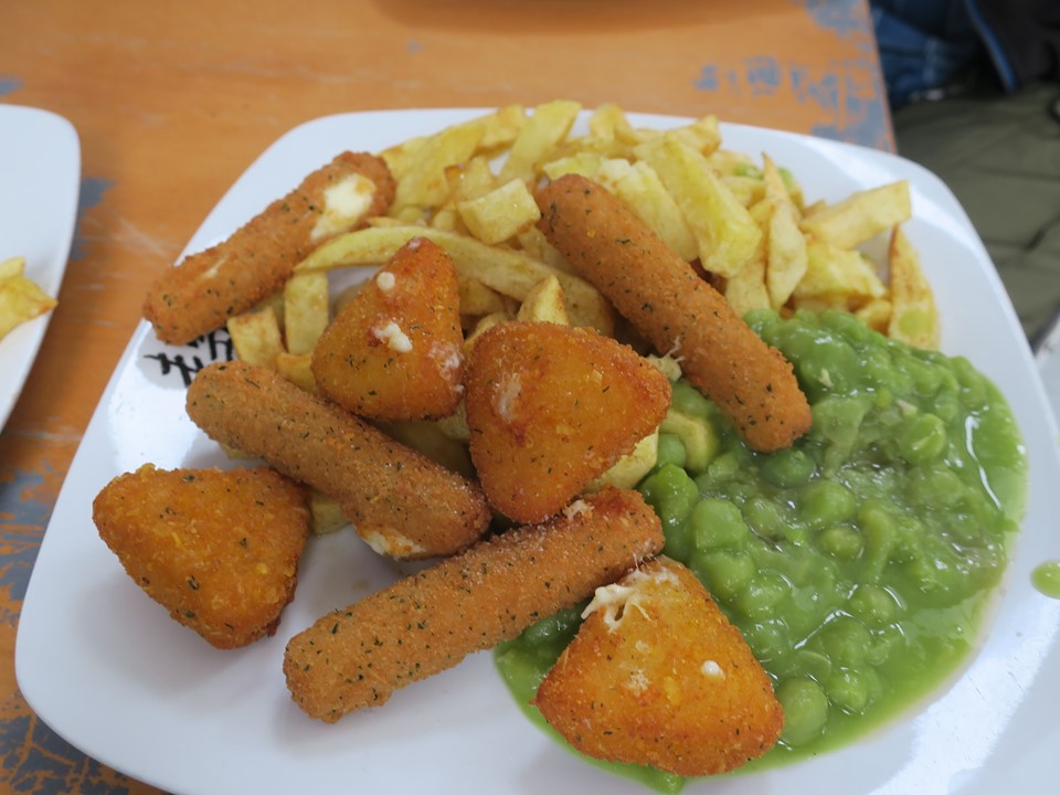 Mac and cheese, cheese sticks, mushy peas for one of our vegetarian customers.